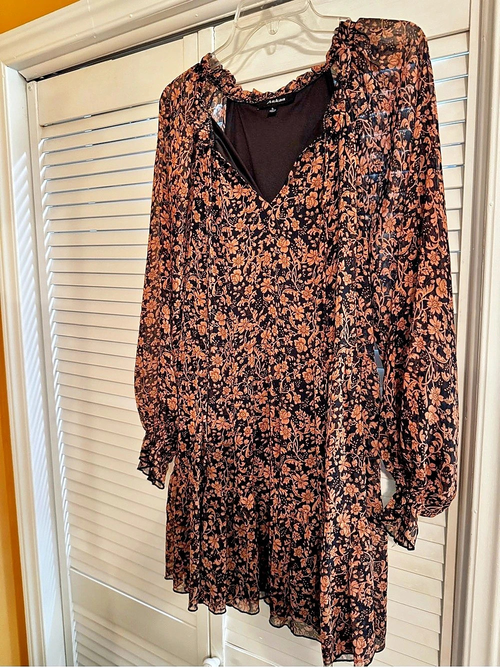 Aakaa Floral knee length Dress in Black & Brown Size Large Like New
